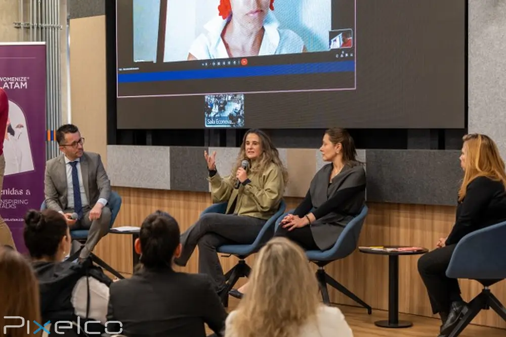 womenize pixelco 02