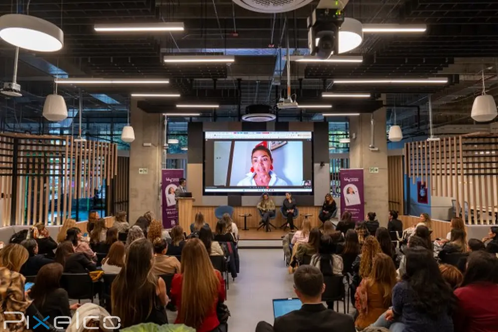 womenize pixelco 06