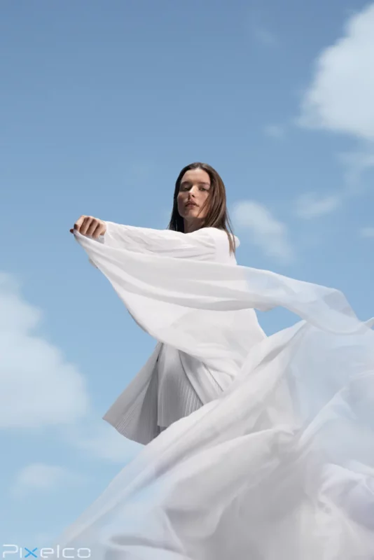 PANTONE 11-4201 Cloud Dancer
